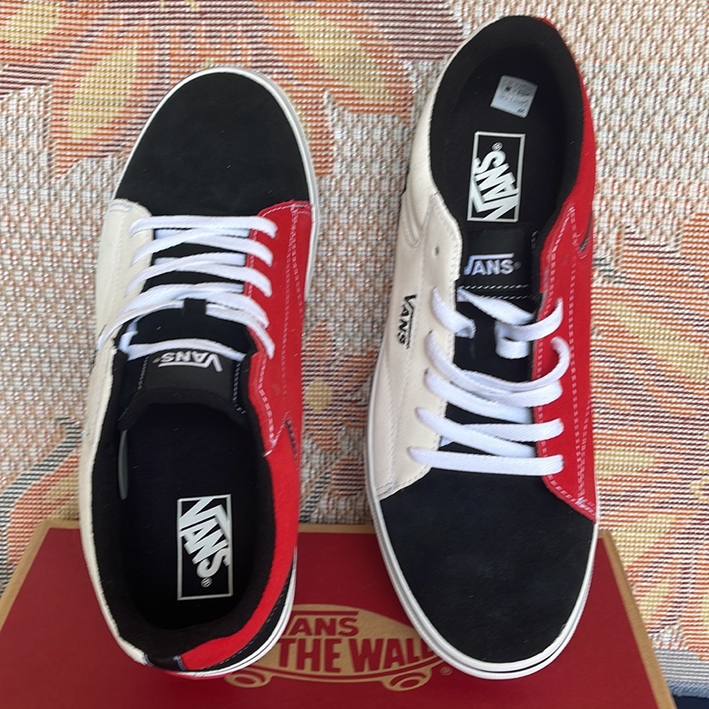Vans® Seldan Men's Shoes
Sneakers 
Rally Suede Black/White
VN0ASHTZBA2 New - Picture 13 of 16